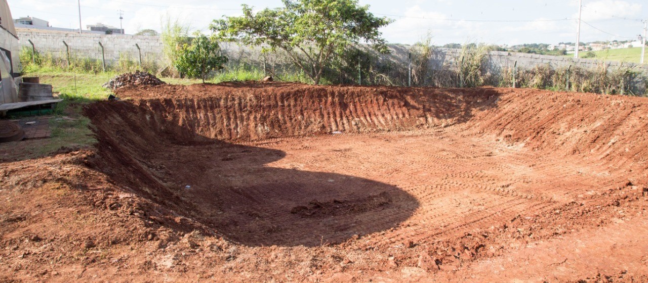 Escavação de ‘piscinão’ para carpas é concluída