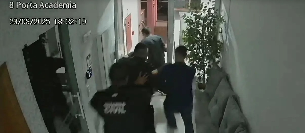 Homem é preso após agredir companheira e tentar fugir de condomínio
