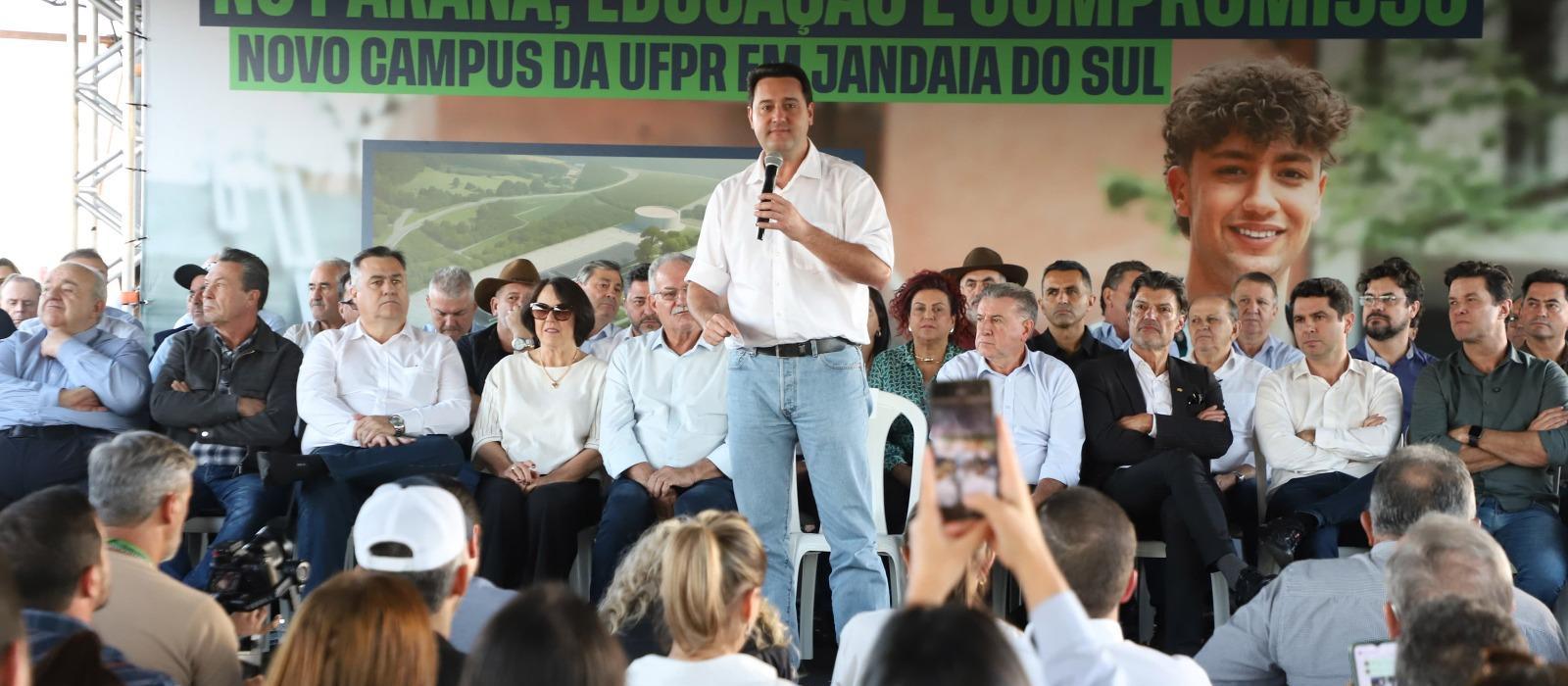 Governador assina ordem de serviço para construção de sede da UFPR