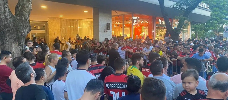 Veja como foi a chegada do Flamengo em Maringá