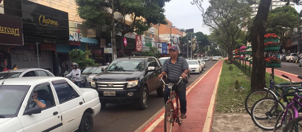 Muita gente hoje em dia só vai ao centro de Maringá de bicicleta