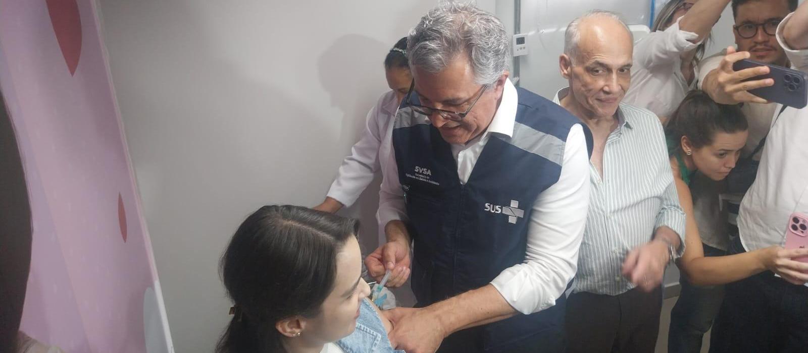 Ministro Alexandre Padilha lança campanha de vacinação contra a gripe no Paraná