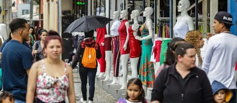 Feriado de Nossa Senhora Aparecida irá alterar o funcionamento do comércio 