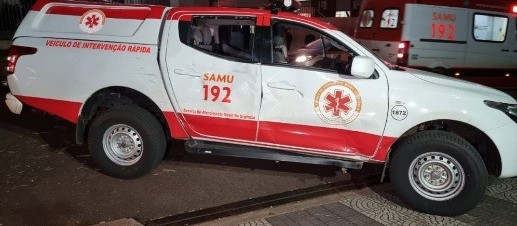 Motociclista fica em estado grave ao colidir contra veículo do Samu em Maringá