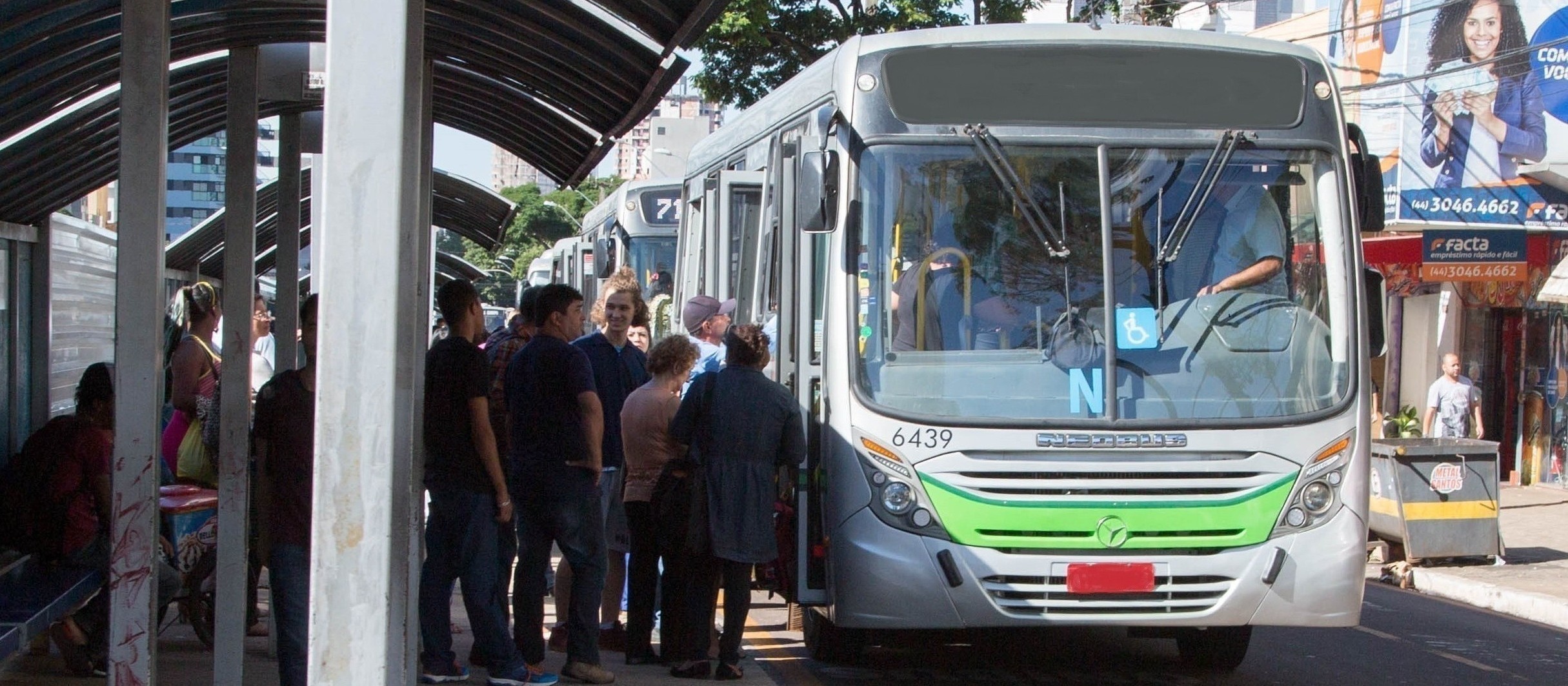Número de estudantes no transporte coletivo em Maringá caiu 20%