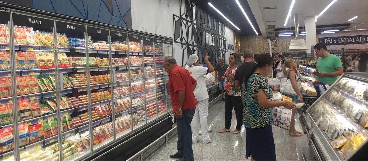 Apostando na retomada da economia, rede de supermercados abre nova loja em Maringá
