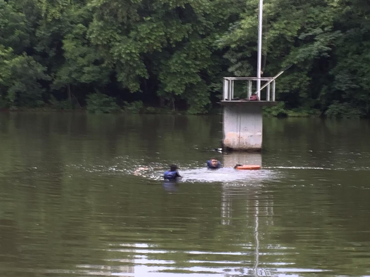 Dois jovens invadem Parque do Ingá e caem no lago