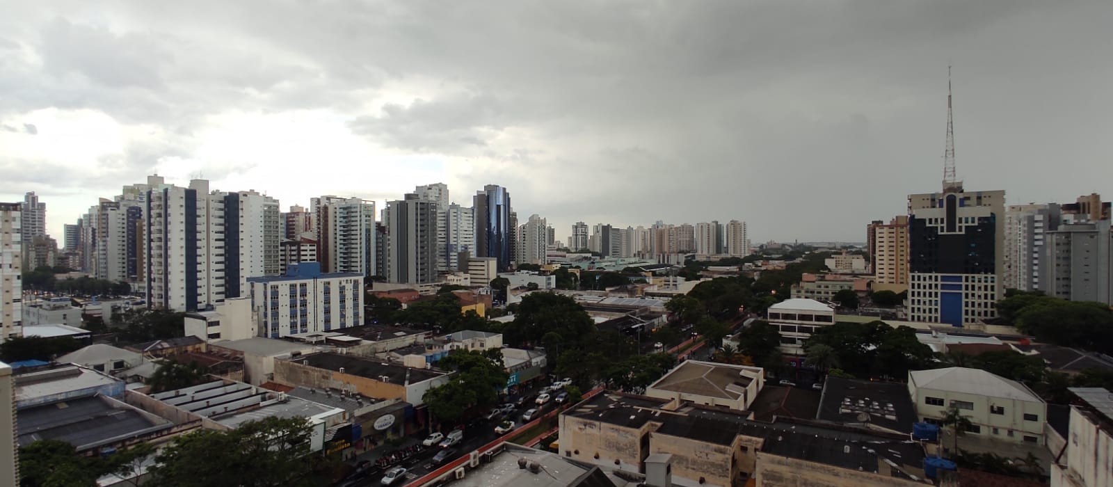 Domingo de Natal com tempo instável em Maringá