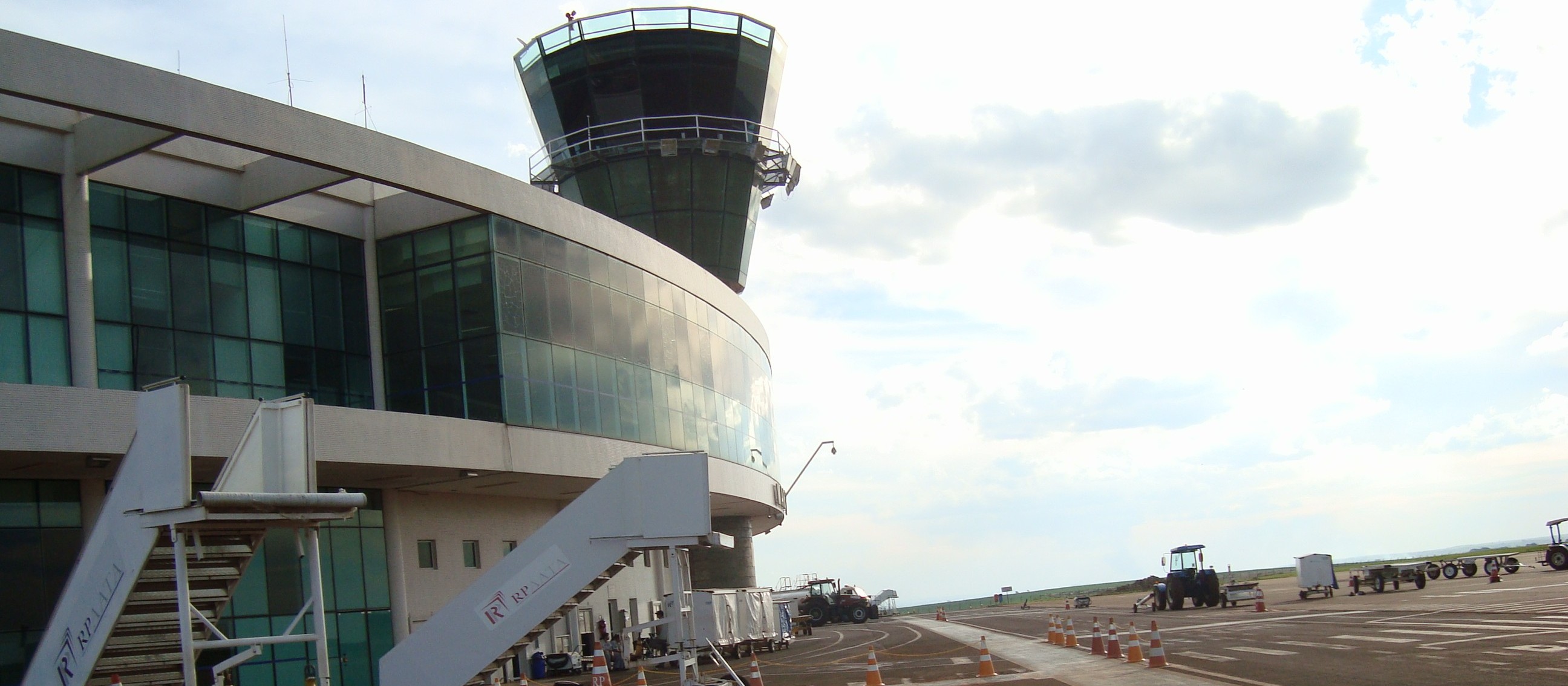 Pistas do aeroporto de Maringá passam por manutenção preventiva