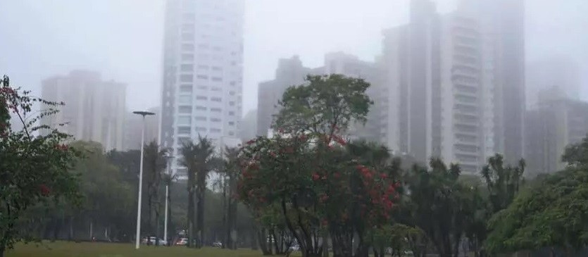 Dia amanhece nublado em Maringá; não há possibilidade de chuva, diz previsão