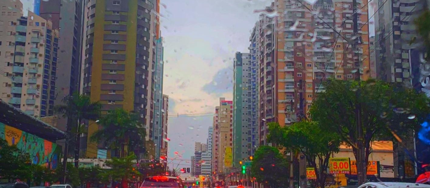 Sábado (14) com chuva, neblina e temperatura alta em Maringá