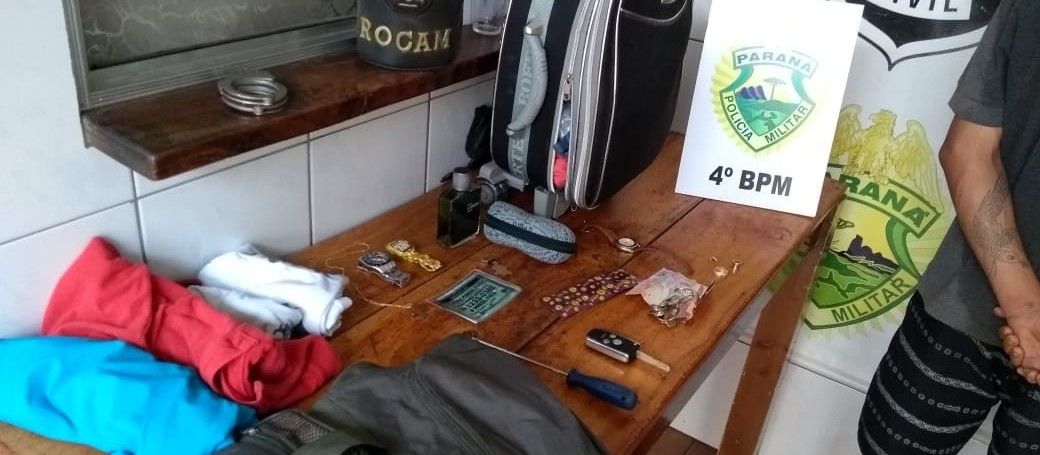 Adolescentes furtam carro e moto e são apreendidos após o crime