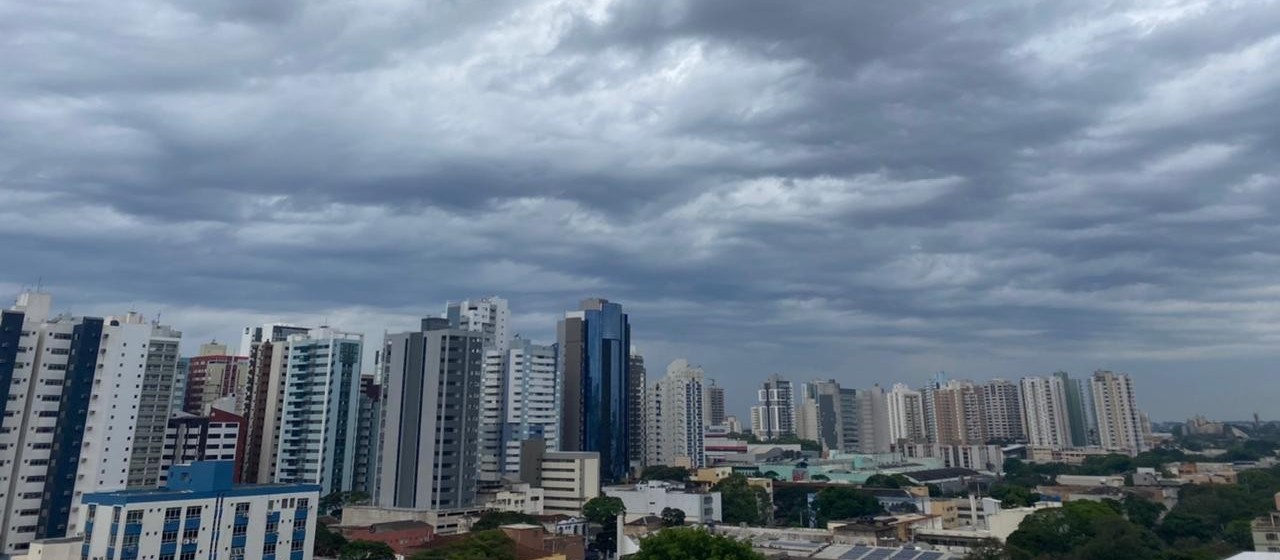 Dia nublado e pancadas de chuva marcam a sexta-feira (14) em Maringá