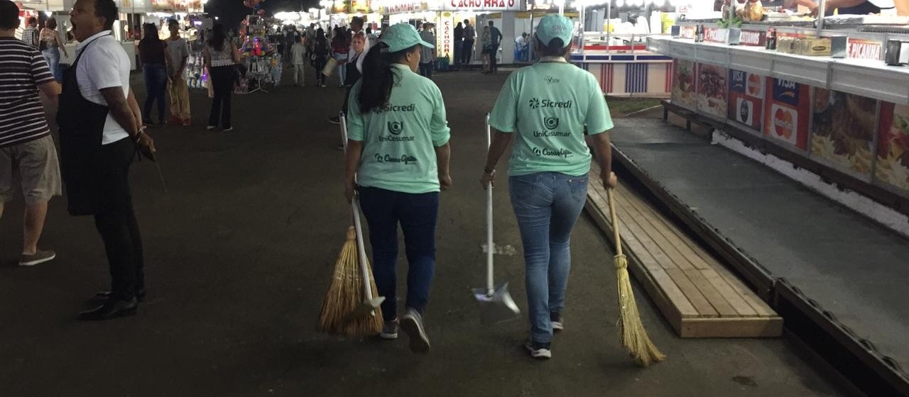 Quase 270 funcionários cuidam da limpeza no parque de exposições