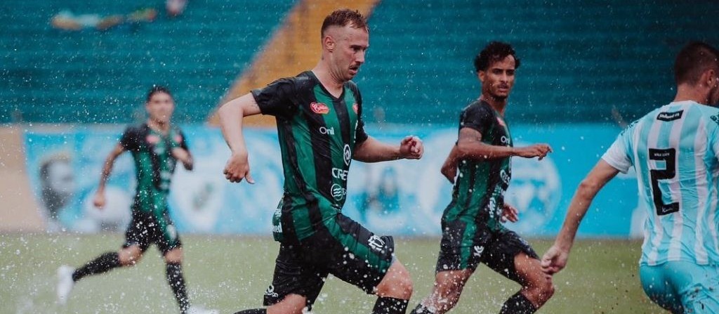 Em jogo paralisado pela chuva, Maringá FC empata com o Londrina