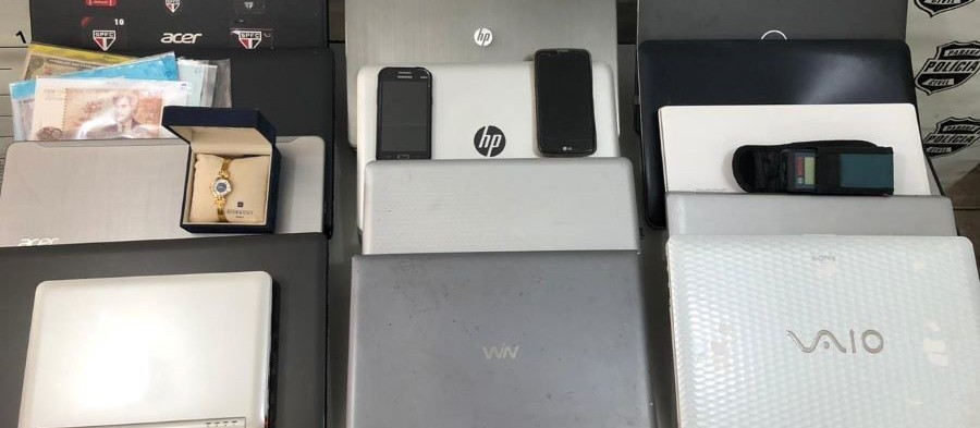 PC recupera relógio de grife e notebooks furtados de prédio comercial