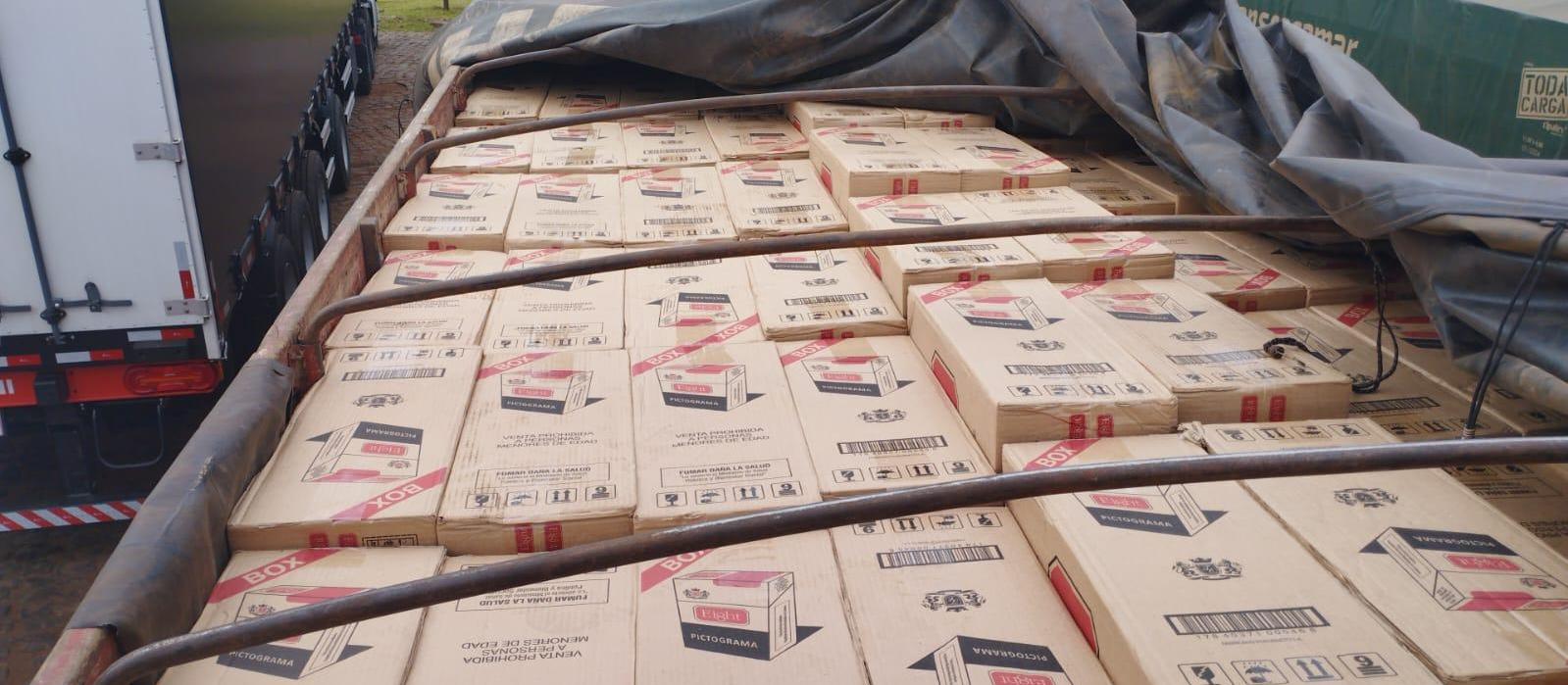 Caminhão com nota fiscal quente transportava 350 mil maços de cigarros