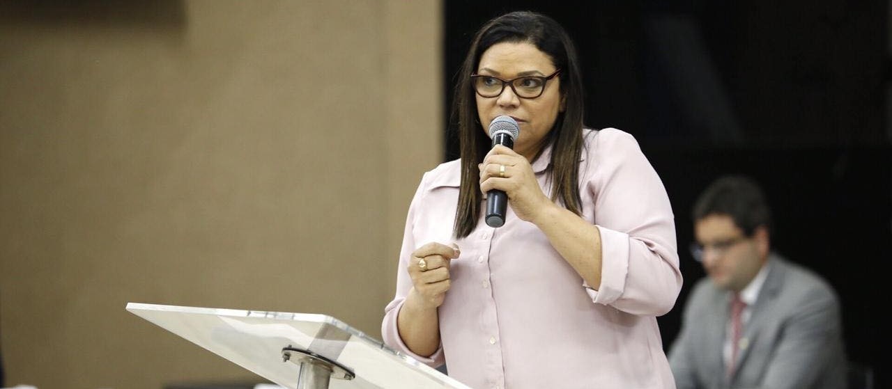 Maringá precisa de proteção e escolas com disciplina, diz candidata Audilene