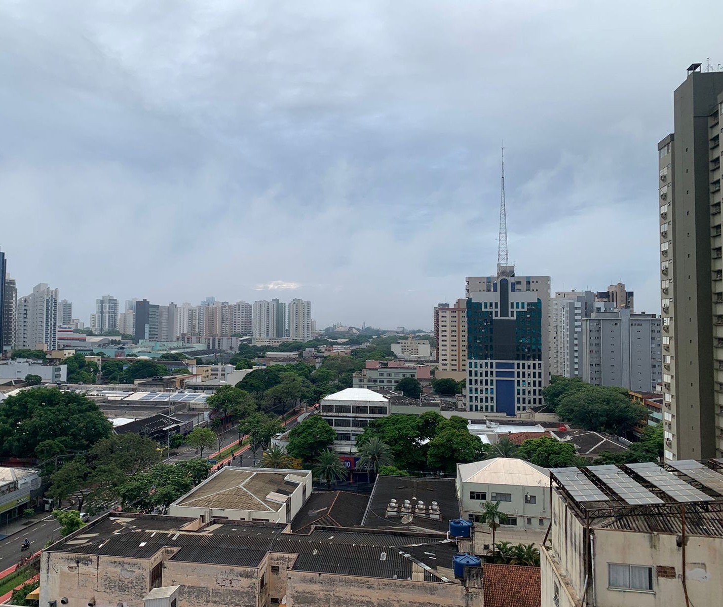 Terça-feira (21) de Carnaval começa com previsão de chuva em Maringá
