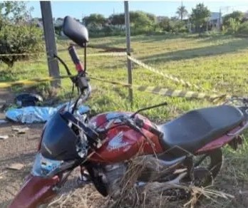 Motociclista morre ao bater contra poste em Maringá