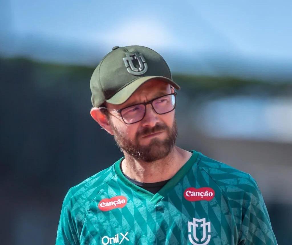 Maringá FC anuncia saída do técnico Rodrigo Chipp