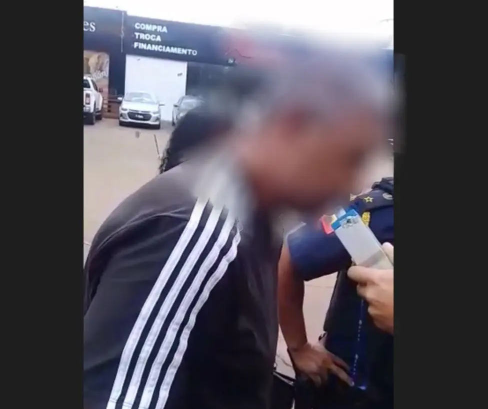 Motorista bêbado ‘dorme’ no trânsito e é preso em Maringá; vídeo