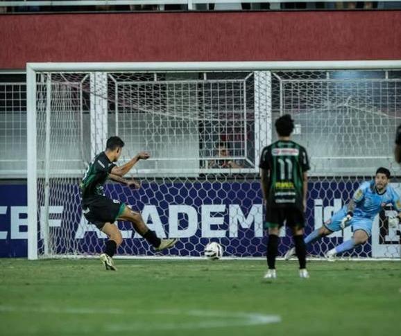 Maringá e Tombense empatam com gols de pênalti