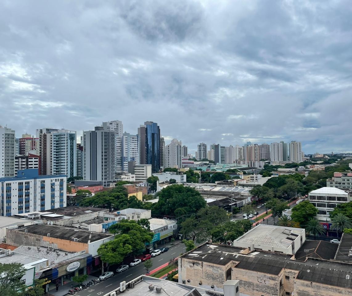 Sábado (11) com chuva e tempo abafado em Maringá