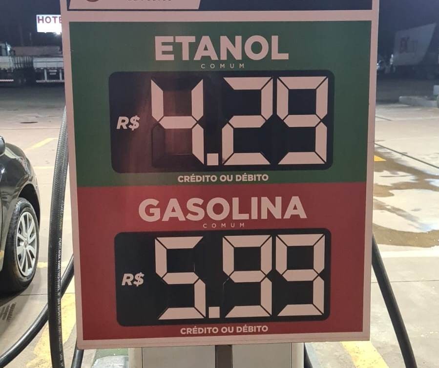 Motoristas de aplicativo comemoram gasolina mais barata e falam em ‘abandonar’ o etanol