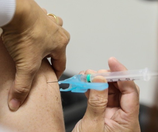 Covid-19: Maringá registra 7 denúncias de ‘fura-filas’ da vacina