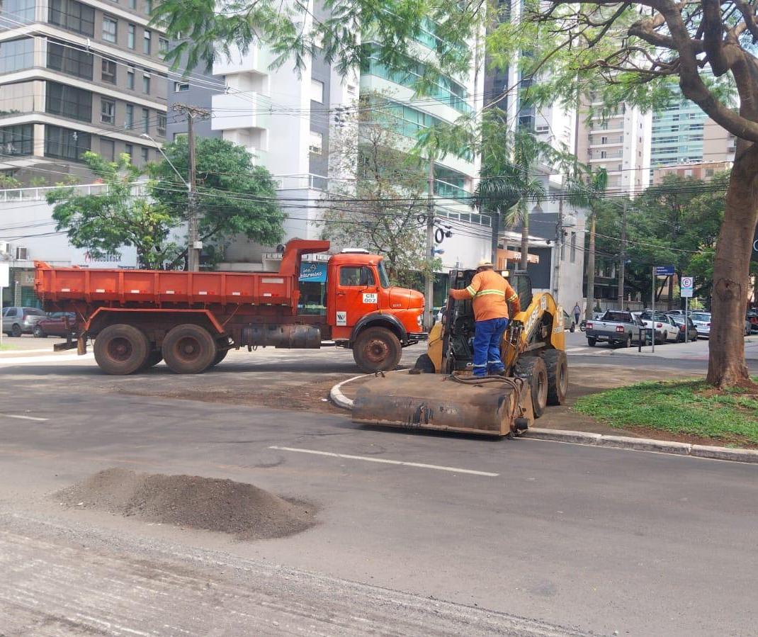 Seinfra inicia recape de asfalto na Avenida Tiradentes