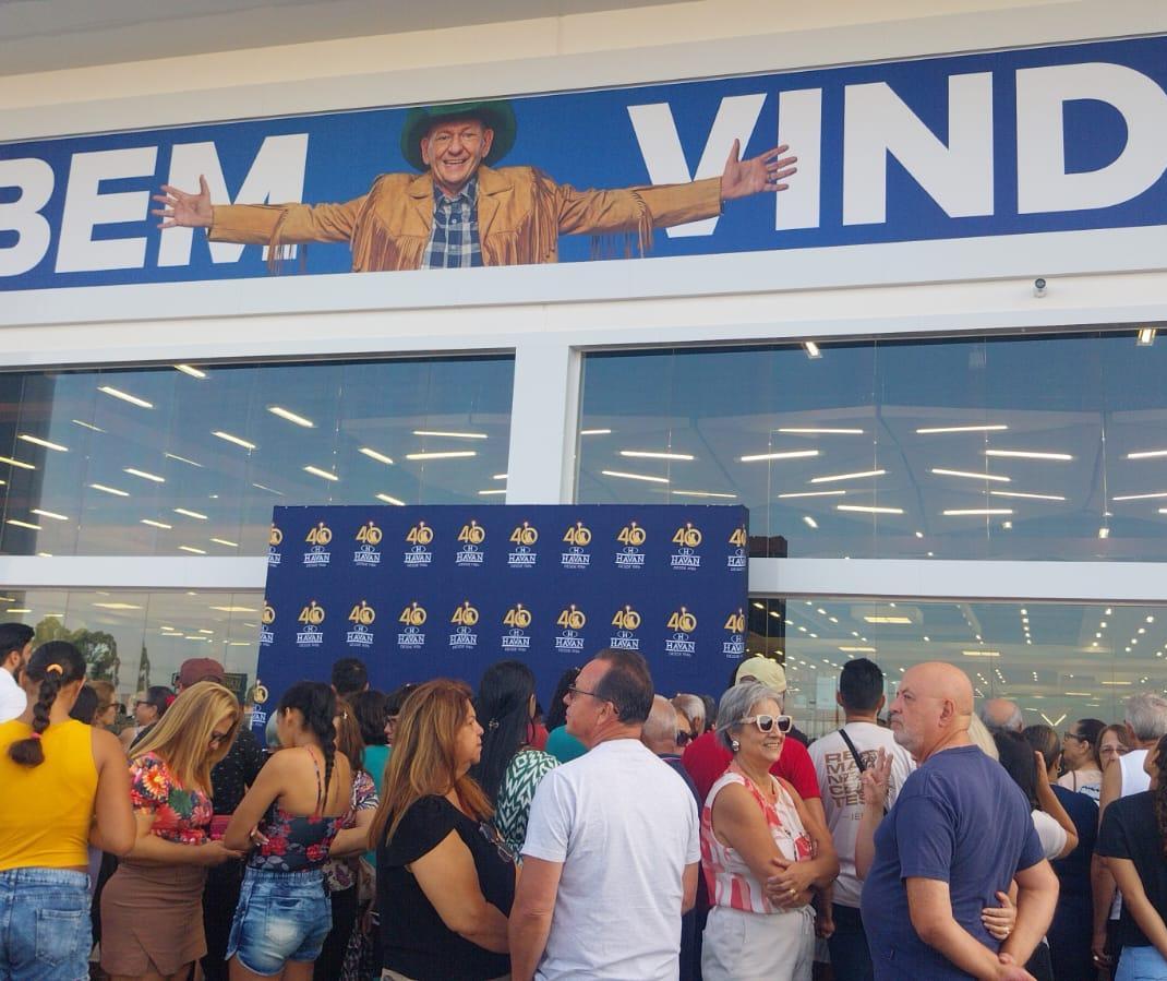 Luciano Hang inaugura mega loja da Havan em Maringá