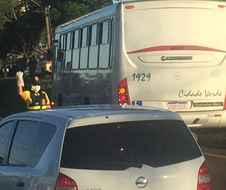 Bloqueios sanitários param ônibus intermunicipais com destino a Maringá