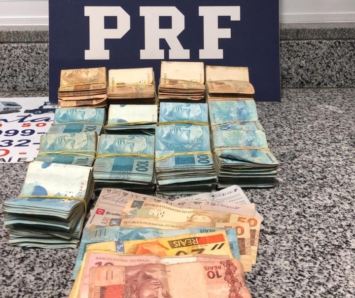 PRF apreende R$ 138 mil escondidos em compartimento de veículo