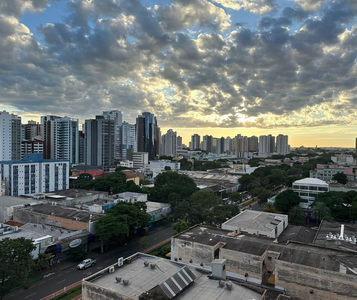 Tempo segue quente nesta terça-feira (30); veja previsão