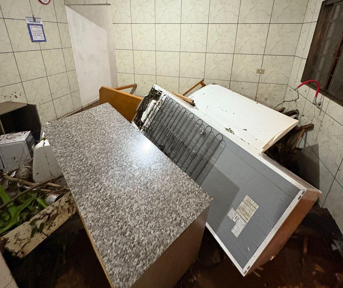 Mais de 10 famílias estão desabrigadas em Mandaguaçu após temporal