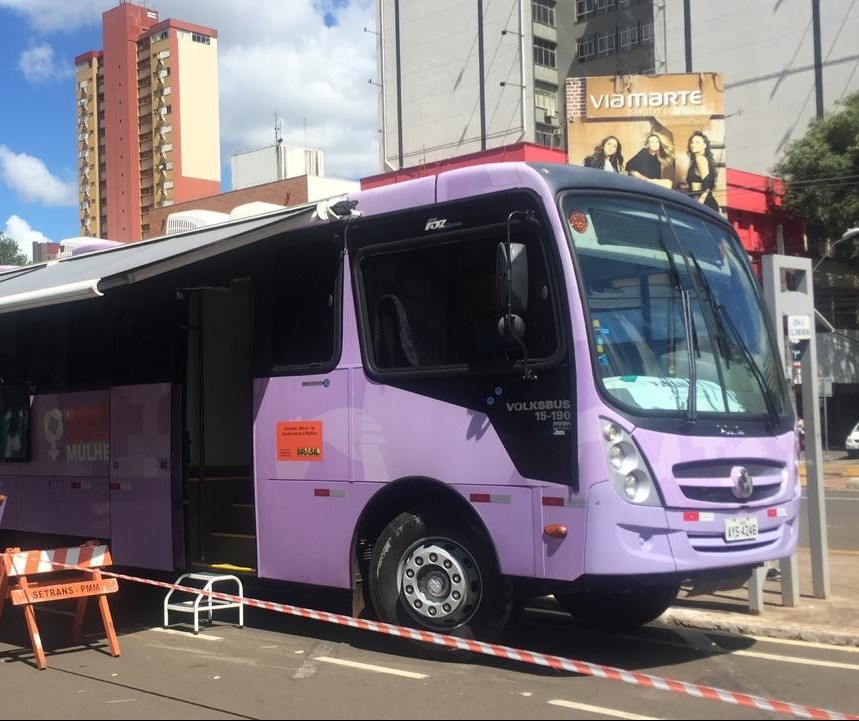 Ônibus lilás reforça a atenção às mulheres em situação de violência