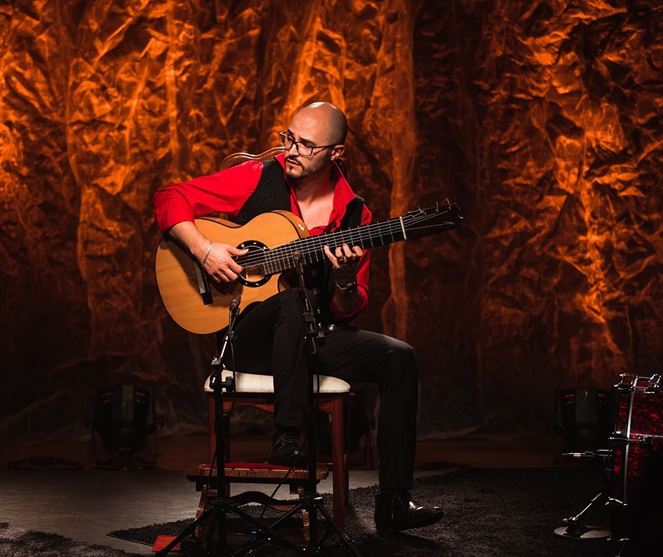 Do flamenco à música brasileira, violonista Diego Salvetti lança DVD
