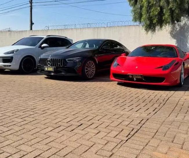 Justiça autoriza devolução de carros de luxo apreendidos de secretário da Fazenda