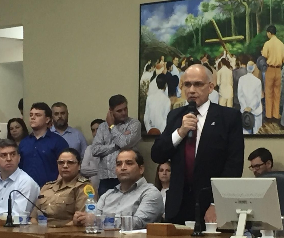 Em cerimônia na Câmara de Maringá, Antônio Carlos Nardi assume Secretaria de Saúde do Paraná