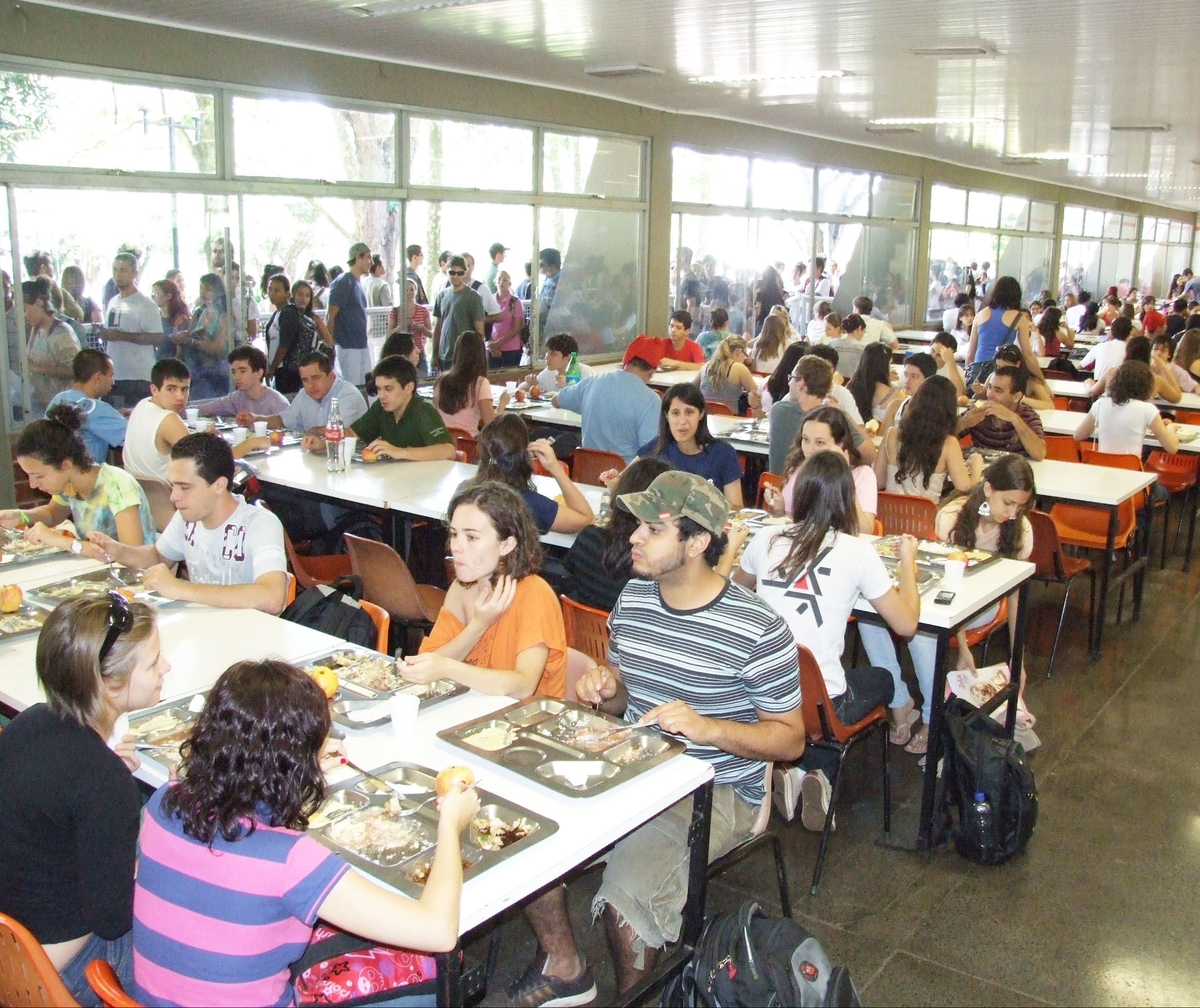 Restaurante Universitário da UEM reabre para o almoço