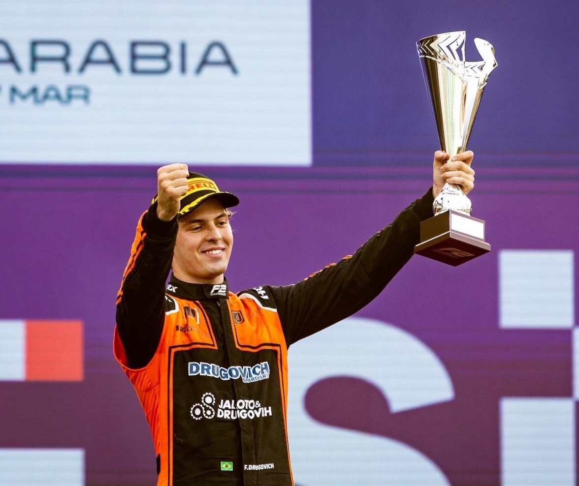 Piloto maringaense vence corrida principal do GP da Arábia Saudita e assume liderança do Mundial de Fórmula 2