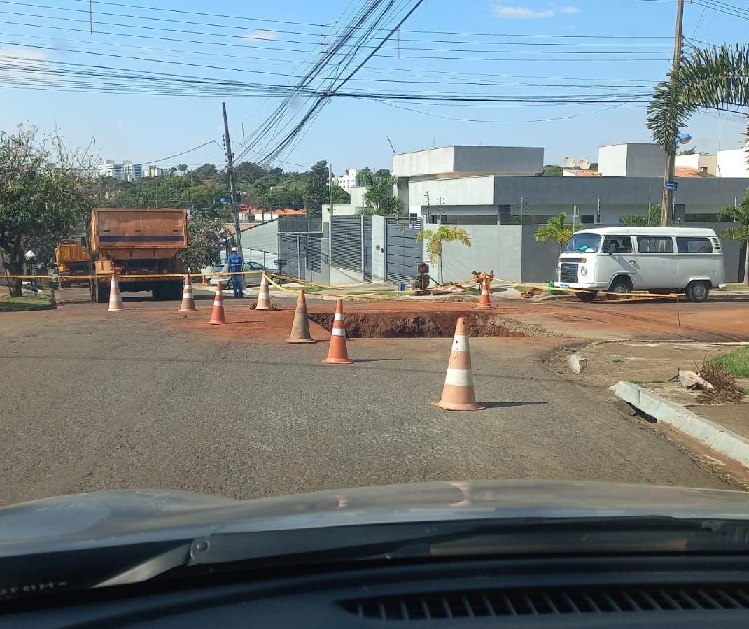 Ouvinte questiona interdições da Copel na Rua João Fregadolli no Jardim Dias