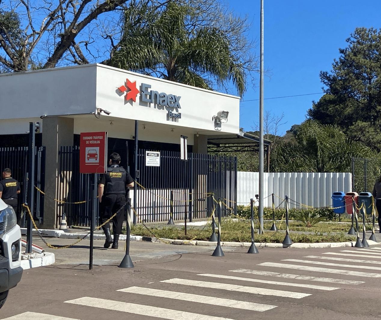 Explosão em Quatro Barras: perícia e bombeiros continuam buscas após acidente