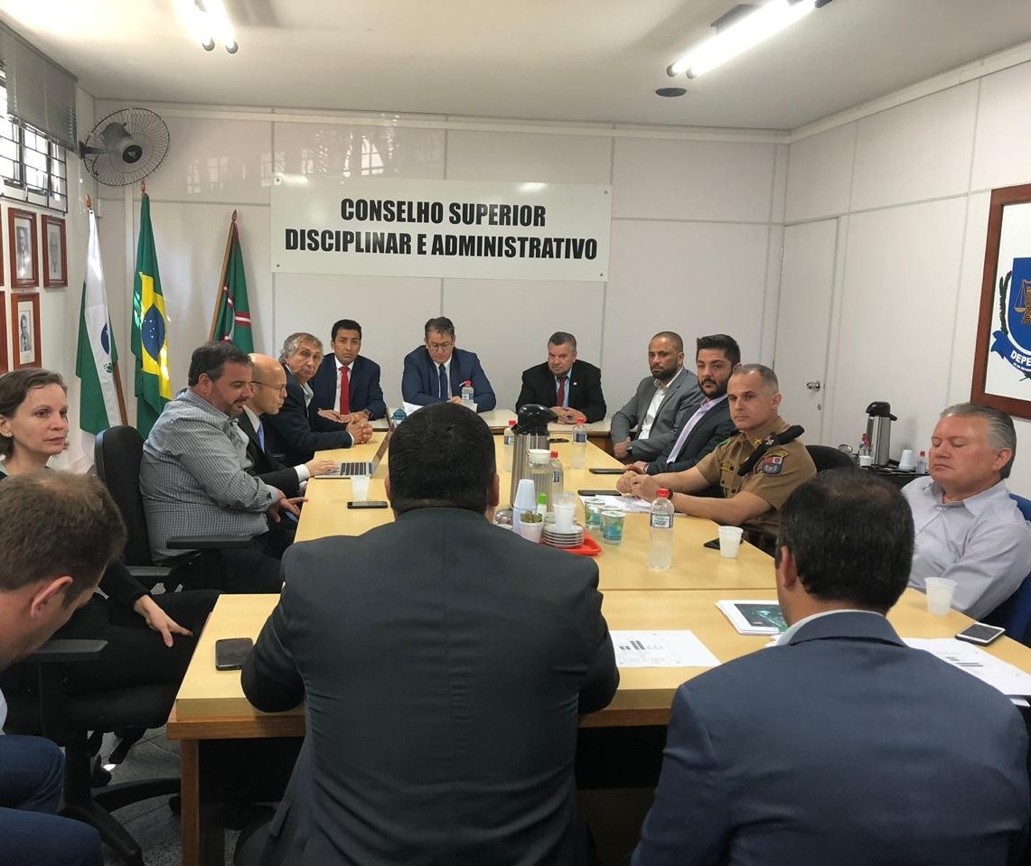 Está sendo realizada em Curitiba reunião sobre lotação carcerária