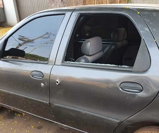 Ladrões roubam carro e trocam tiros com a polícia em Marialva