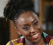  Escrita de Chimamanda Adichie une feminismo e literatura de boa qualidade