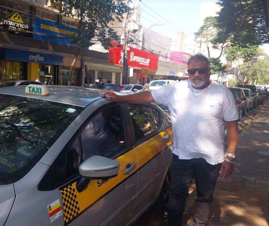 Na era do carro por aplicativo, os taxistas resistem