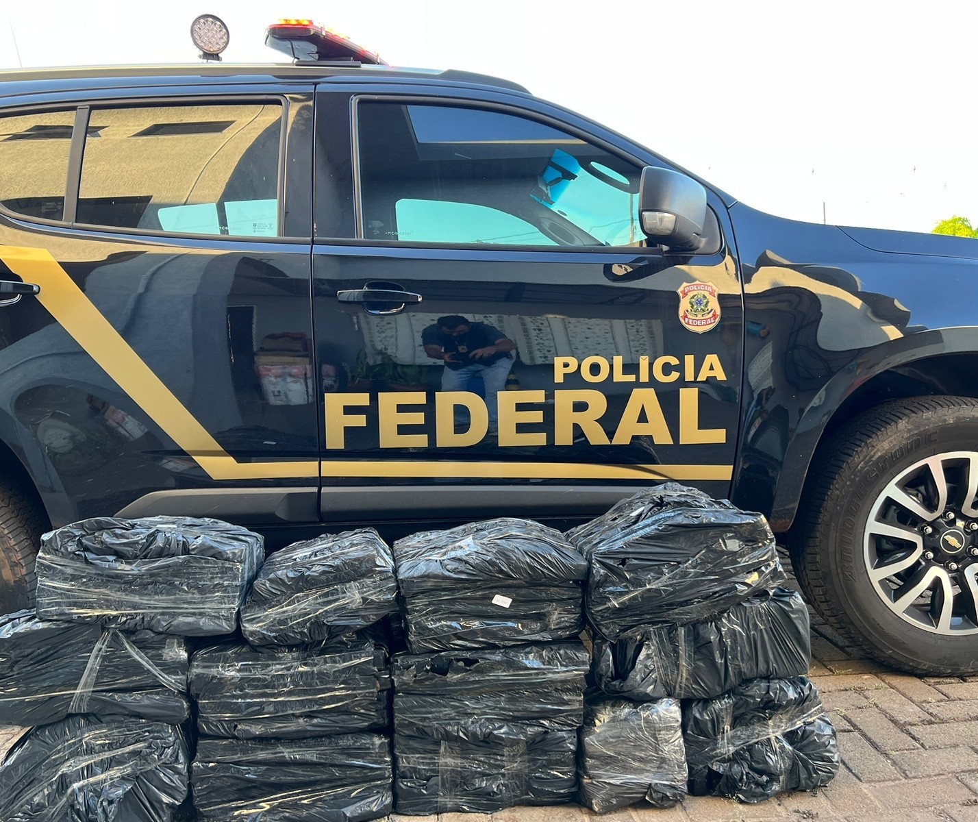 Polícia Federal prende casal com 150 quilos de drogas