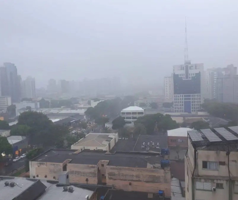 Chuva deve marcar o tempo em Maringá neste domingo